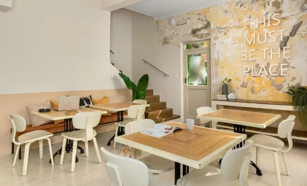 Experience the Best Cape Town Has to Offer with a 1-Night Stay in Green Point - Image 27
