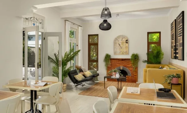 Experience the Best Cape Town Has to Offer with a 1-Night Stay in Green Point - Image 29