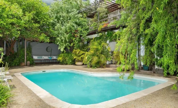 Experience the Best Cape Town Has to Offer with a 1-Night Stay in Green Point - Image 31