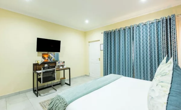 Experience the Tranquility of the Wilderness with a Luxury Safari Stay in Marloth Park - Image 15