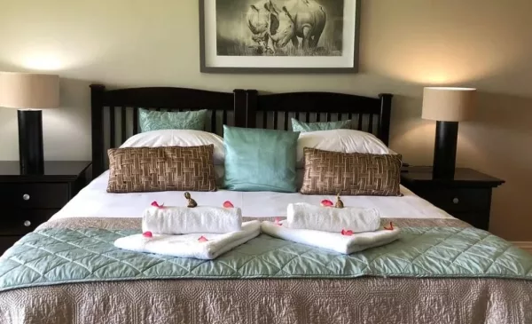 A Luxury Midweek Getaway in Hartbeespoort Including Breakfast - Image 5