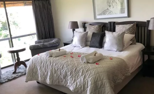 A Luxury Midweek Getaway in Hartbeespoort Including Breakfast - Image 3