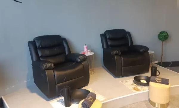 Nail spoils in Century City - Image 3