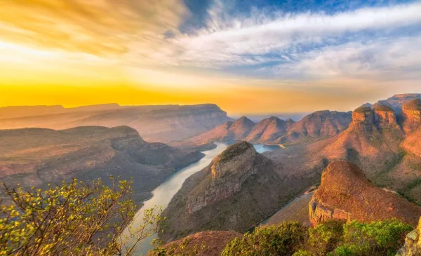 2-night African bushveld stay for 2 in Hoedspruit - Image 12