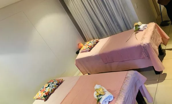 2-hour couples pamper package in Durban North - Image 3