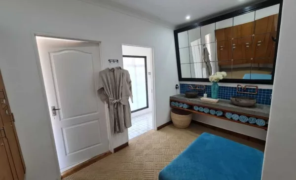 A Couple's Connect Stay and Spa Package - Image 2