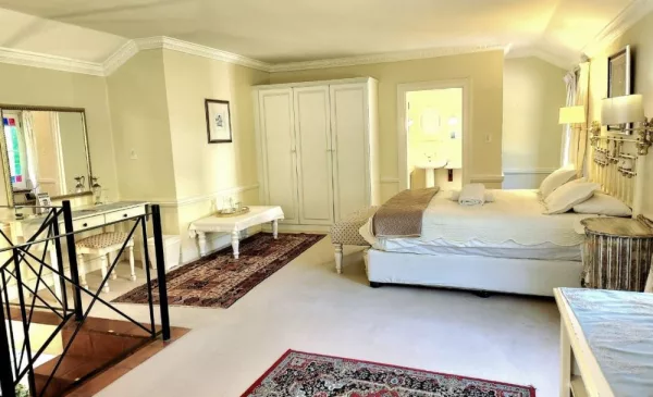 Experience Countryside Luxury with a 1-Night Stay in the Cape Winelands - Image 3