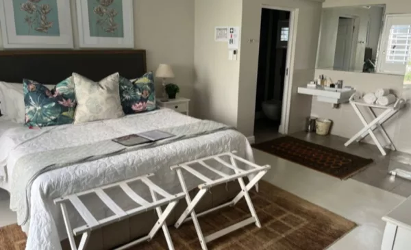 Stay at a Luxury Guest House in the Seaside Village of Umhlanga Rocks - Image 5