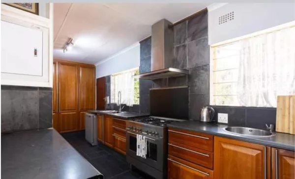 1-night self-catering stay for 2 in Johannesburg - Image 3