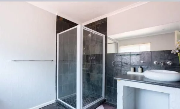 1-night self-catering stay for 2 in Johannesburg - Image 4