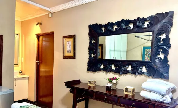 Unwind with a 1-hour-and-45-minute Couple's Pamper Package in Pretoria - Image 2
