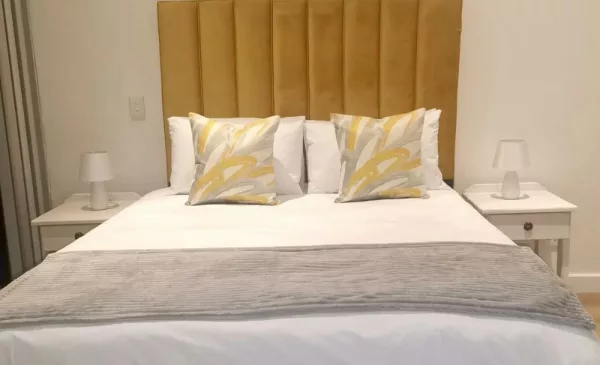 A Luxury Stay in Unspoilt Natural Surroundings Overlooking Walker Bay - Image 2