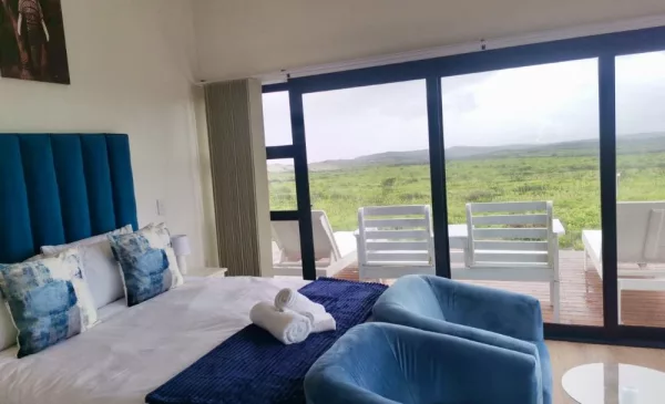 A Luxury Stay in Unspoilt Natural Surroundings Overlooking Walker Bay - Image 3