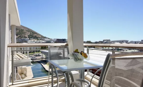 Stay in a Luxurious Holiday Apartment with Views of Table Bay, Waterfront & Devil's Peak - Image 4