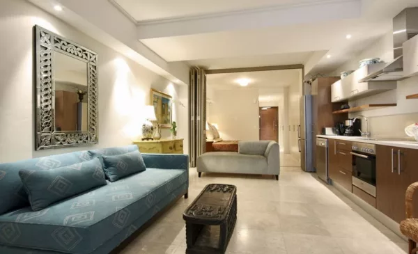 Stay in a Luxurious Holiday Apartment with Views of Table Bay, Waterfront & Devil's Peak - Image 3