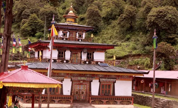 A Once in a Lifetime Classic Trek in Nepal - Image 3