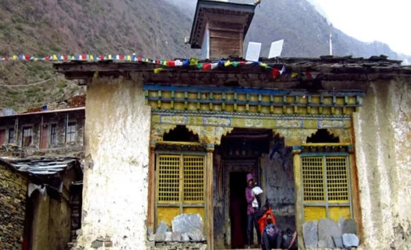 A Once in a Lifetime Classic Trek in Nepal - Image 2