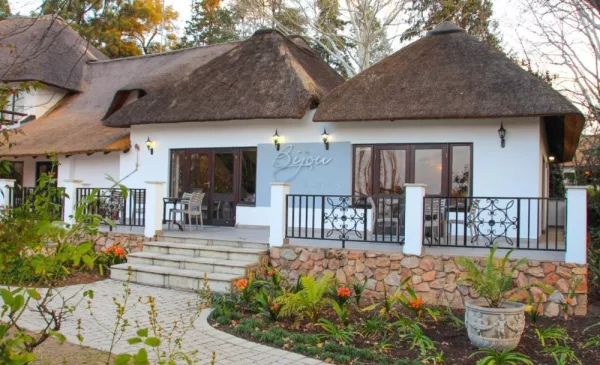 A Midweek Couple's Retreat That Includes Breakfast and a Picnic for 2 - Image 3