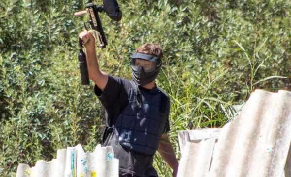 Have a Paintball Fight with a Friend - Image 4