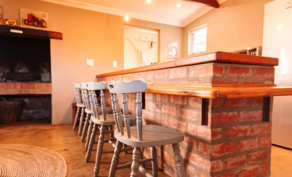 Spend a Night in a Cozy Cottage in Porterville - Image 5