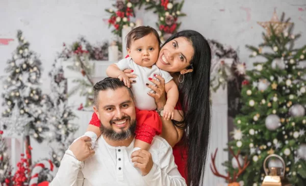 Create Special Memories of the Festive Season with a Christmas Photoshoot - Image 2