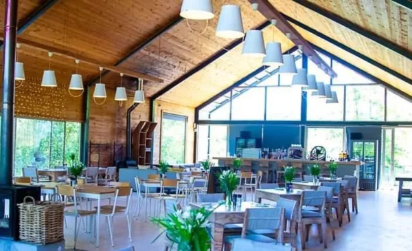 A 3-night stay for 4 people in the beautiful Elgin Valley - Image 4