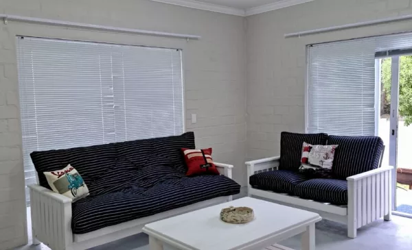 A Cosy, Pet-Friendly Stay for a Group for 4 - Image 4