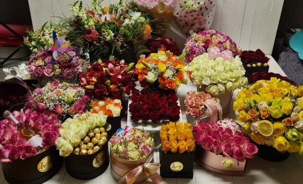 Unleash Your Inner Florist with a Sip and Bloom Session - Image 2