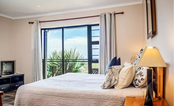 Enjoy 4-Star Accommodation Along the Sunny South Coast - Image 3