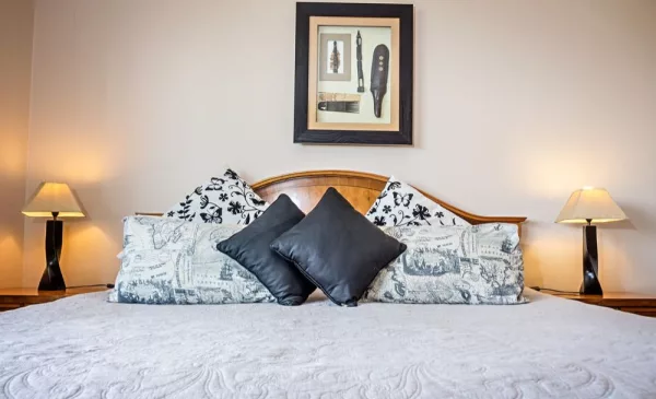 Enjoy 4-Star Accommodation Along the Sunny South Coast - Image 4