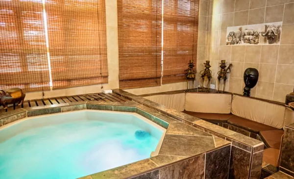 Enjoy 4-Star Accommodation Along the Sunny South Coast - Image 5