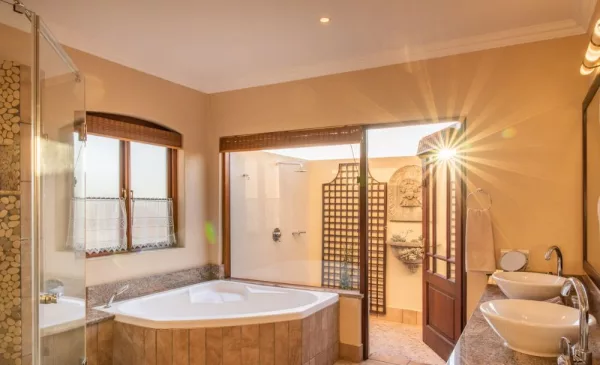 Enjoy a 1 Nights Stay for 2 at a Scenic Lodge in White River - Image 4