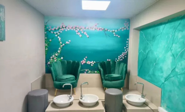 Aromatherapy, Reflexology and a Manicure for Complete Rejuvenation