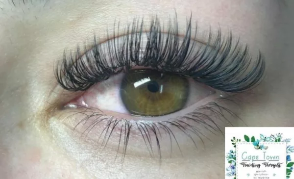 An Elegant Full Set of Classic Eyelashes