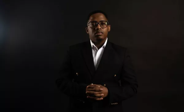 A In-Studio Portrait Session  for up to 5 People with a Professional Photographer - Image 4