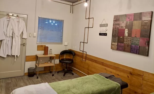 Indulge in a 75-min Pamper Package for Two - Image 3