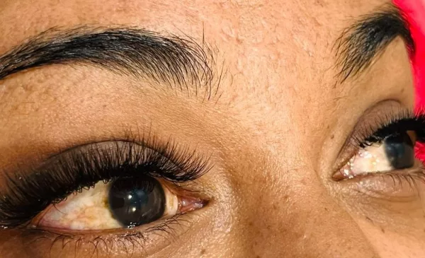 Glam Up Your Look with Hybrid Lashes and Gel Toes - Image 5