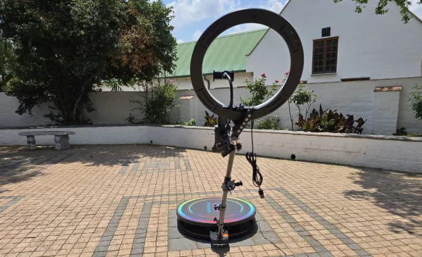 Capture Important Moments with a 360 Photo Booth - Image 3