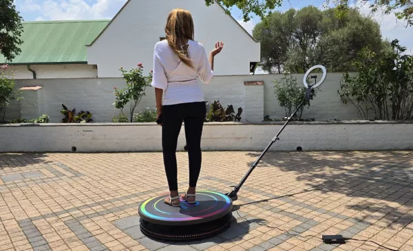 Capture Important Moments with a 360 Photo Booth - Image 4