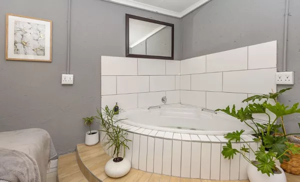 A Soothing 60 Minute Massage for One - Image 2