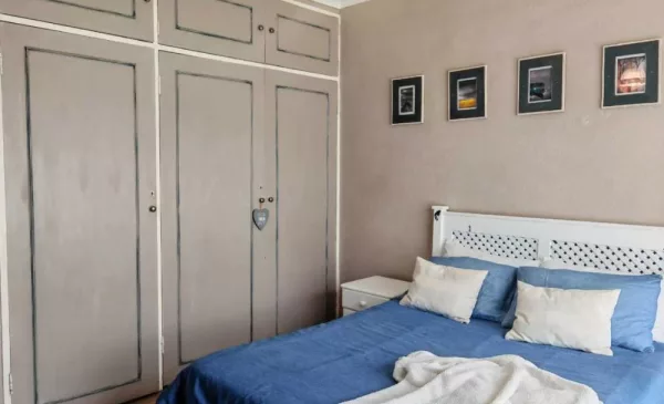 Experience Tranquility and Comfort with a Self-Catering Stay at this Charming House - Image 9
