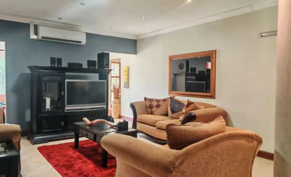 Experience Tranquility and Comfort with a Self-Catering Stay at this Charming House - Image 14