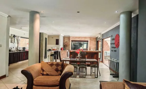 Experience Tranquility and Comfort with a Self-Catering Stay at this Charming House - Image 5
