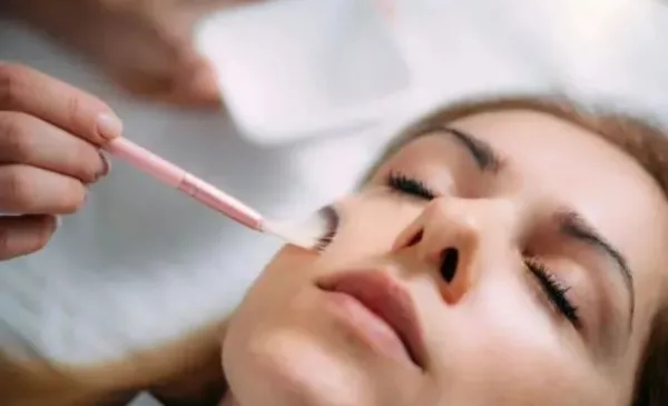 A Lizard Chemical Peel for Brighter, Clearer Skin