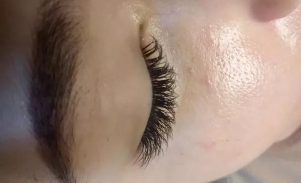 Get a Polished Look with Individual Classic Eyelash Extensions - Image 2