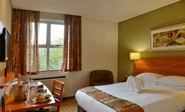 Experience Relaxation and Comfort with a 1-Night Stay that Includes a Full-Body Massage - Image 2